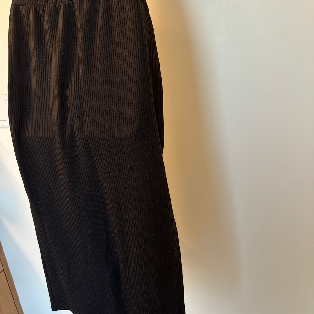 Elegant Black Pencil Skirt - Picture 6 of 6